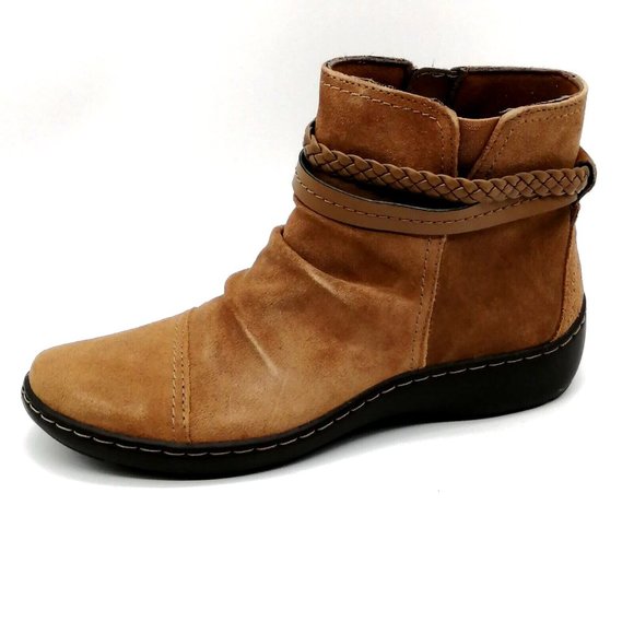 Clarks Womens Ankle Boot Cora Braid Tan Suede Side Zip Elastic Inset 7.5 NEW - Picture 1 of 10